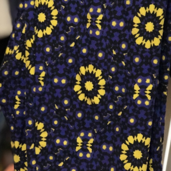 OS Purple and Yellow flower leggings - Picture 2 of 2